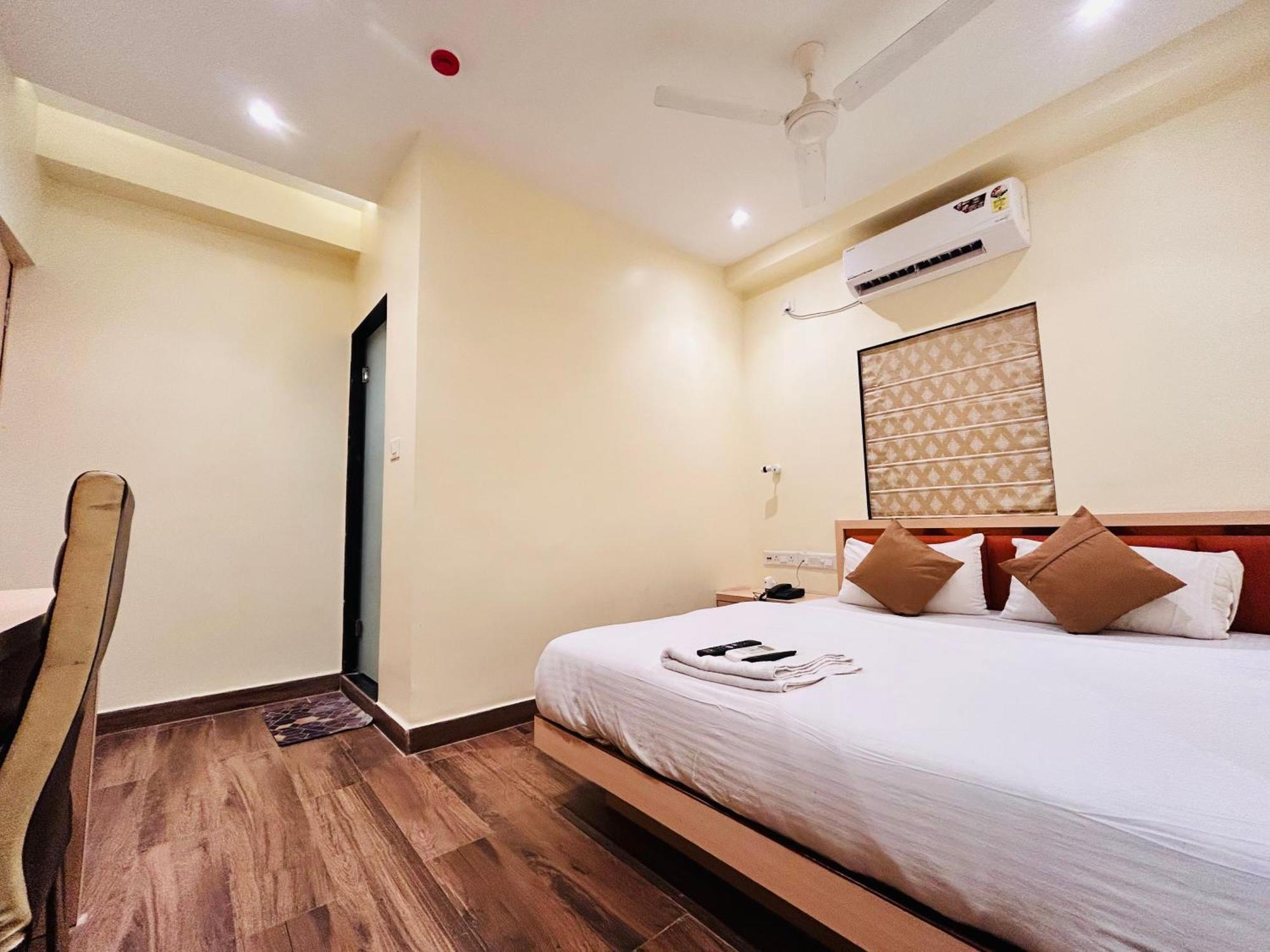 Hotel Golden Square - Kolkata Airport Exterior foto